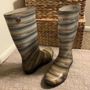Ugg Rain boots size 7